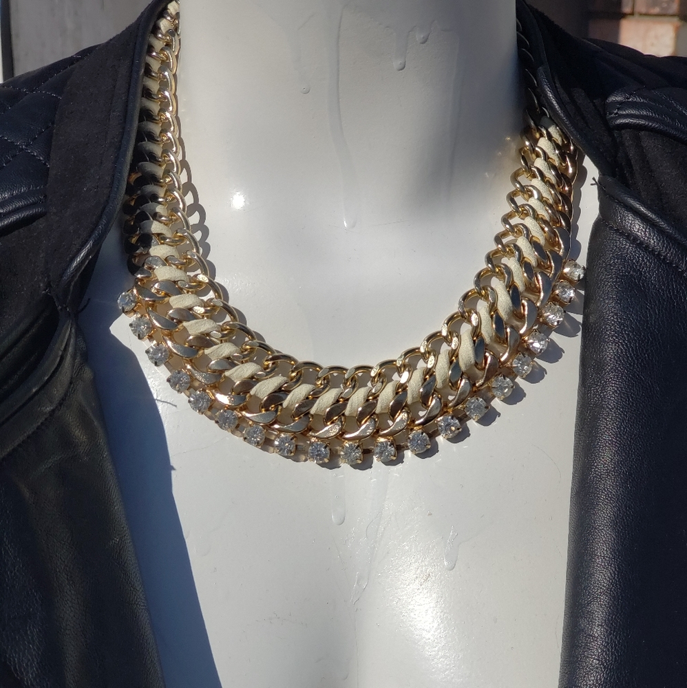 🌺 Gold necklace with white CZ